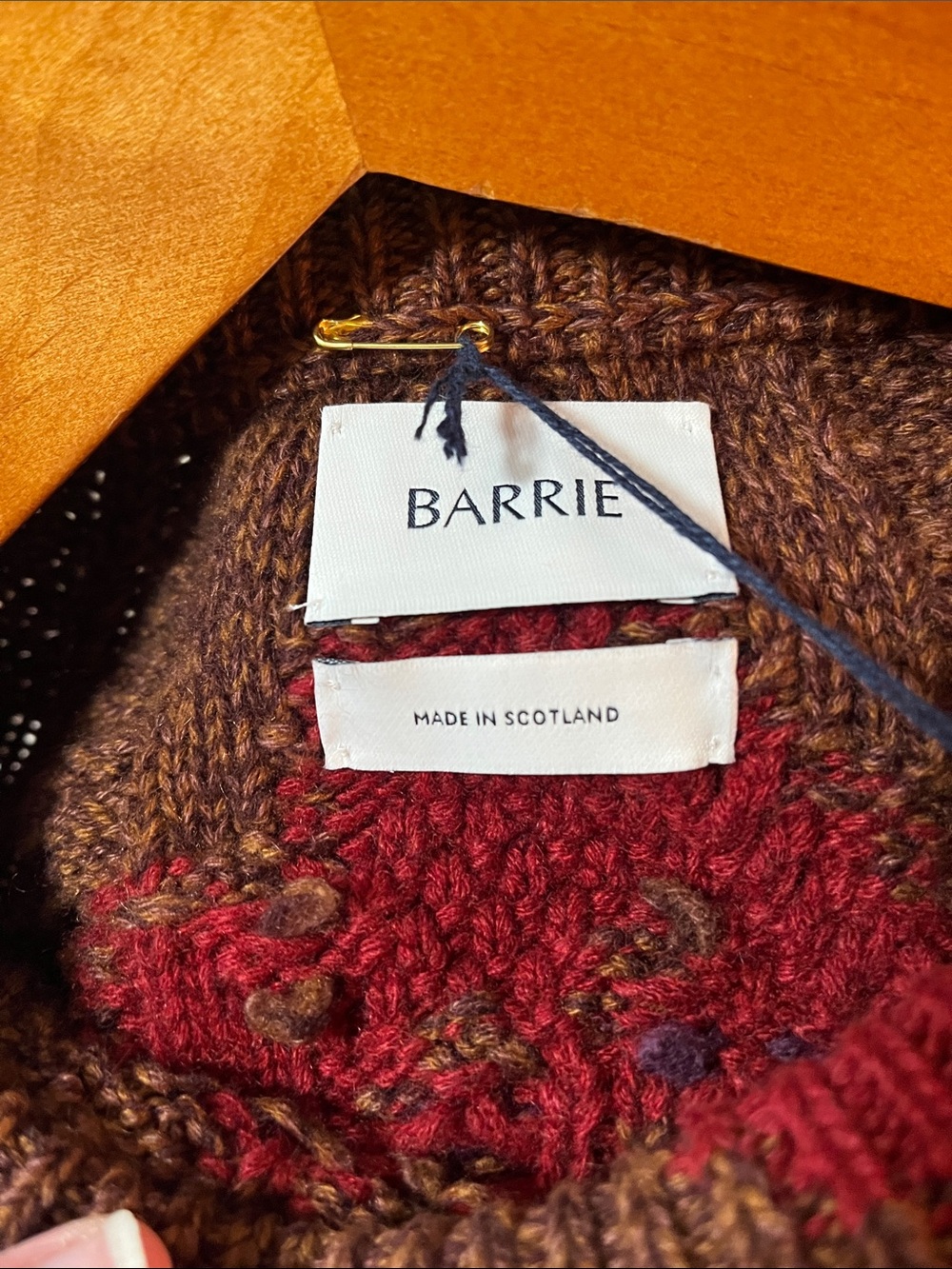 Barrie cable-knit sweater red floral intarsia 100% cashmere sz S NWT - Picture 8 of 9